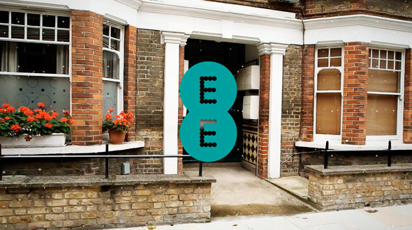 英國首個4G網路品牌「EE」形象標誌